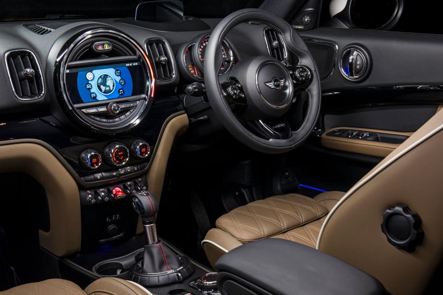 Интерьер Mini Cooper D Countryman 2017 года  (AU) (фото 2 из 4)